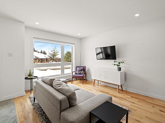5th image of 1364 Rue Du Sous Bois Mtns