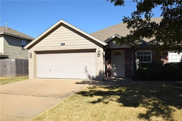 1st image of 931 Oak Crossing Dr