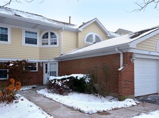927 Happfield Dr, Arlington Heights, IL 60004