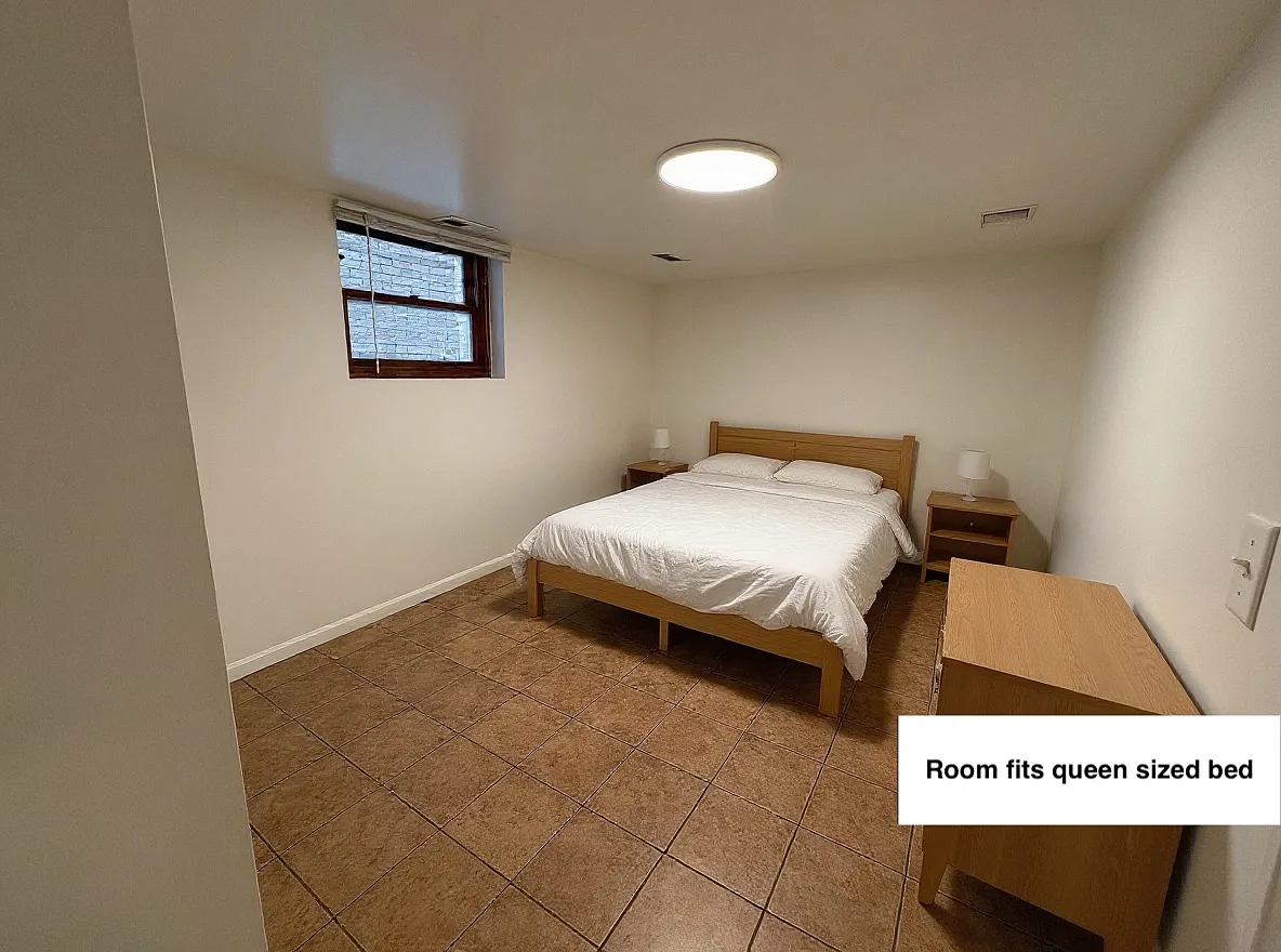 Building Photo - 2820 N Hamlin Ave #BASEMENT