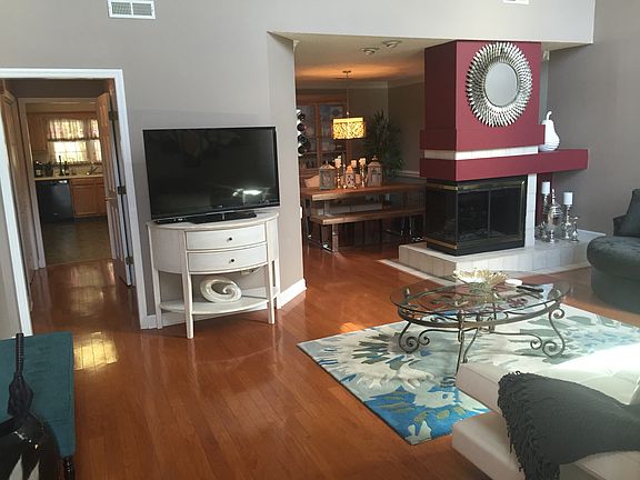 Liv.Din Rm.View of Hallway