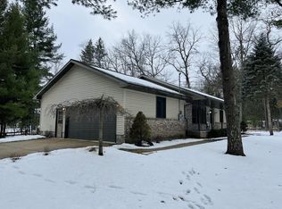 102 Southwood Dr, Roscommon, MI 48653