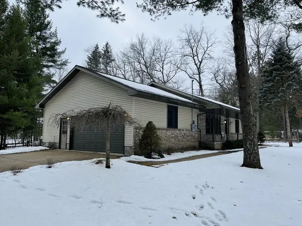 102 Southwood Dr, Roscommon, MI 48653