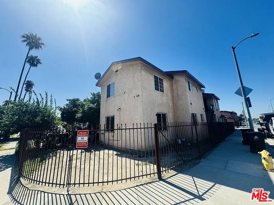 3 bed, 2.0 bath, 1368 sqft, $3,680 — Photo 3