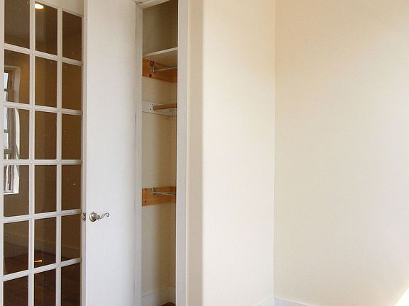 4th image of 295 Maujer St #2D