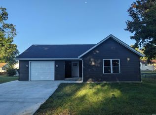 413 NW 3rd St, Washington, IN 47501