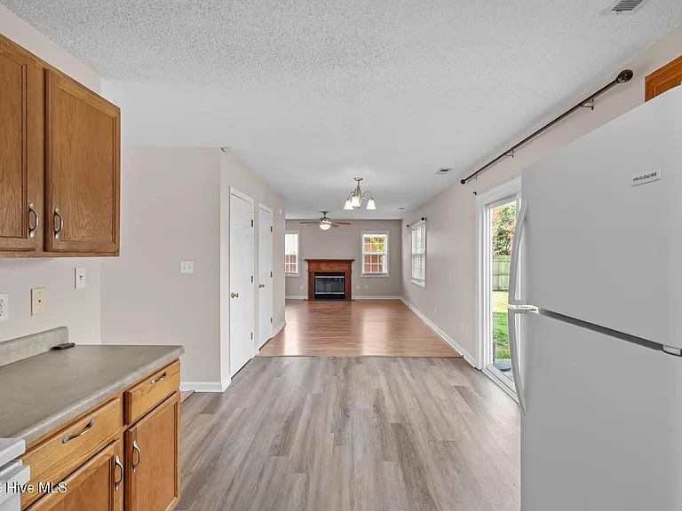 303 Mann St — Photo 15