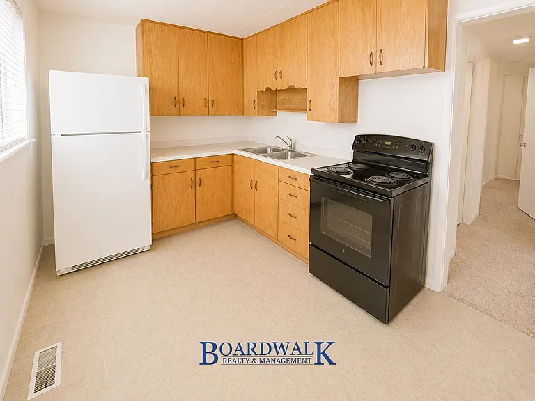 197 N Pinehurst Ave — Photo 5