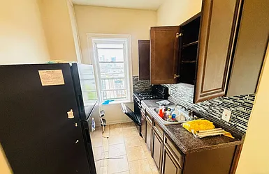 966 Summit Avenue, #34