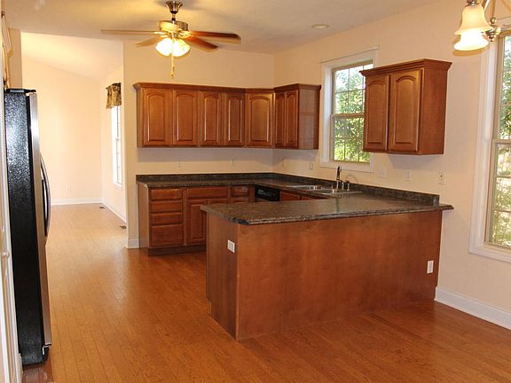 4th image of 961 Falcon Crest Dr