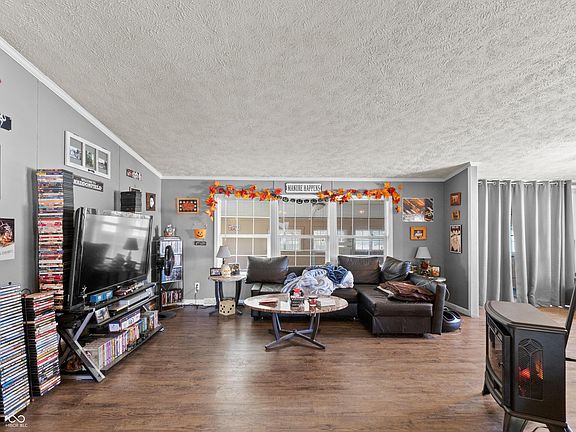 3rd image of 928 S Broadway St