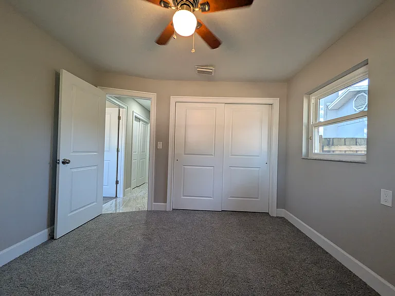 5523 Venetian Blvd NE — Photo 16
