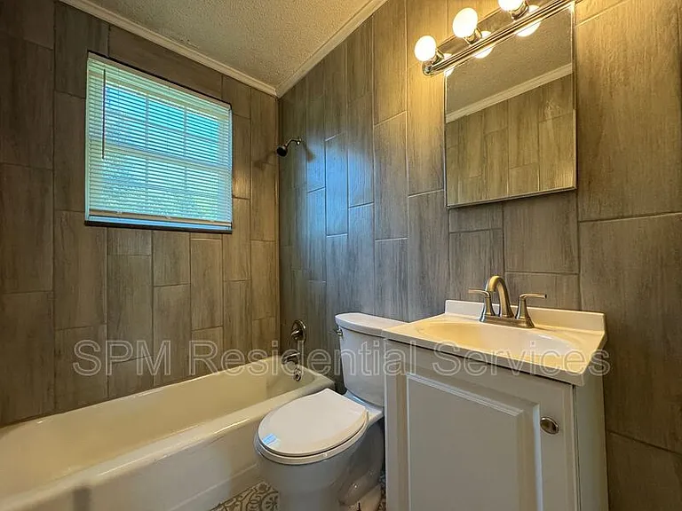 553 Manly Ave — Photo 17