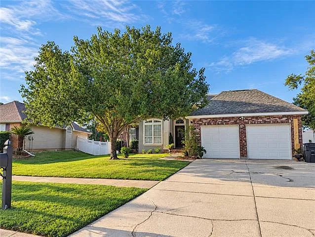 4 bed, 2.0 bath, 2158 sqft, $2,495 — Photo 3