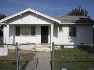 907 E Pine St, Compton, CA 90221