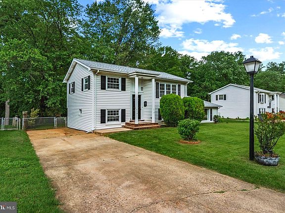 3rd image of 3706 Fairfield Ln