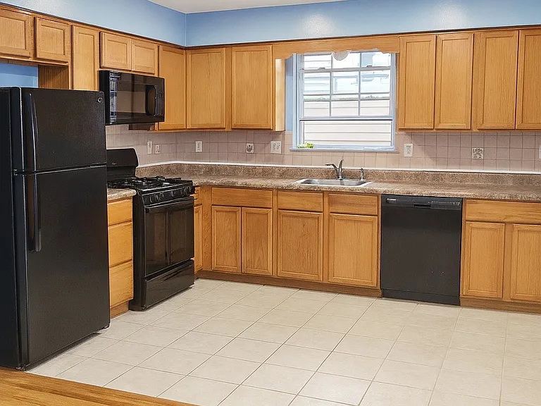 631 Hunterdon St #2 — Photo 4