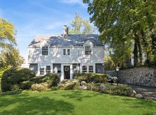 221 Manhasset Ave, Manhasset, NY 11030