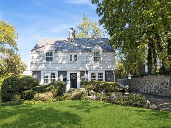 221 Manhasset Avenue, Manhasset, NY 11030