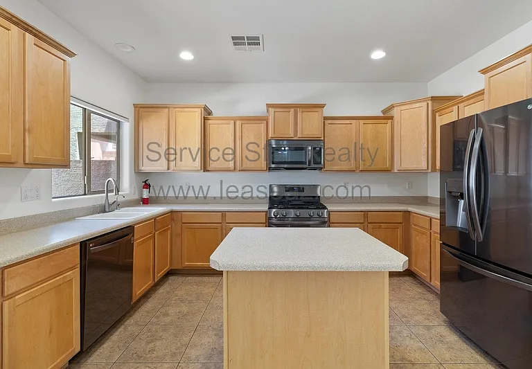 1554 E Elgin St — Photo 7