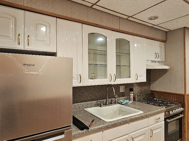 12 Pinelawn Ave — Photo 4