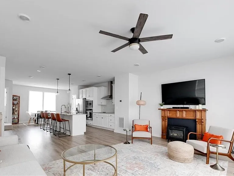 1335 Claytor Ln — Photo 14
