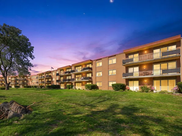 940 Holbrook Rd APT 32A, Homewood, IL 60430