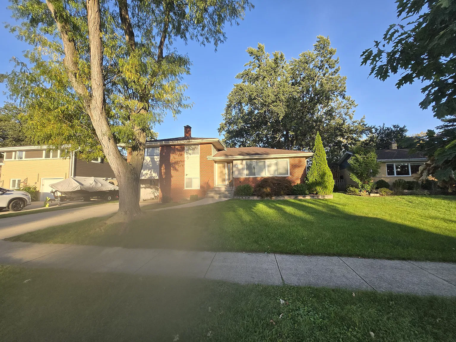 3 bed, 1.5 bath, 1942 sqft, $3,250 — Photo 2