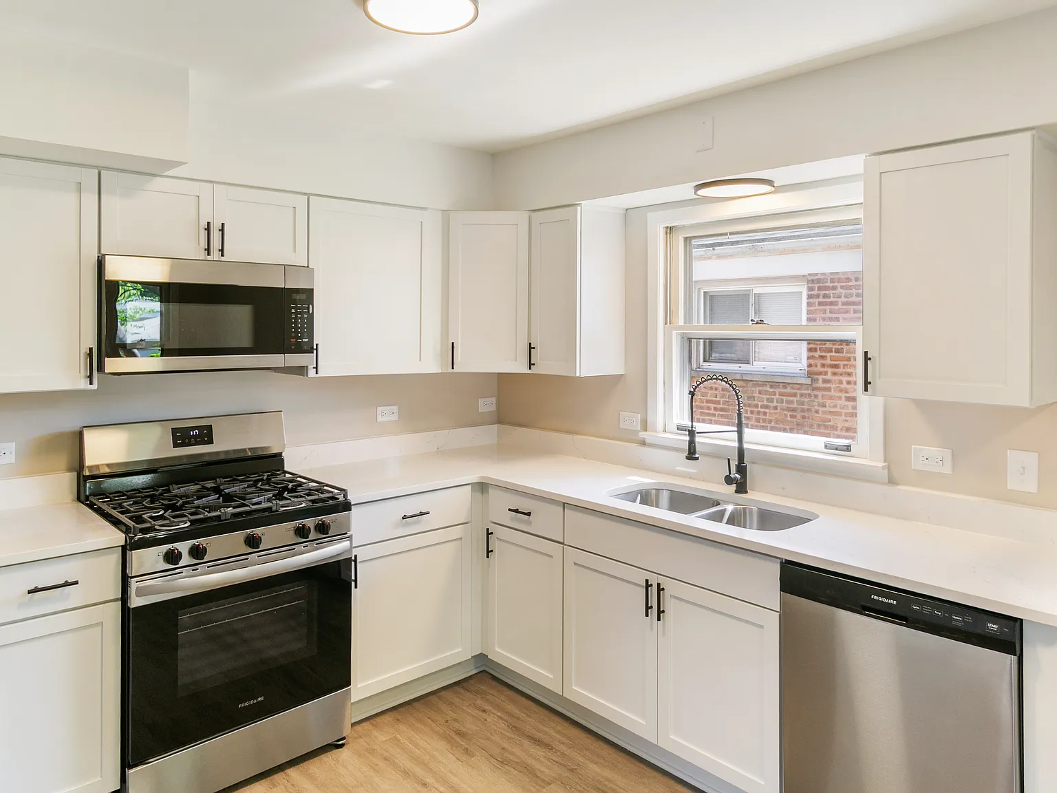 3 bed, 1115 sqft, $2,595 — Photo 4