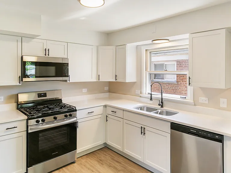 14214 Minerva Ave — Photo 4