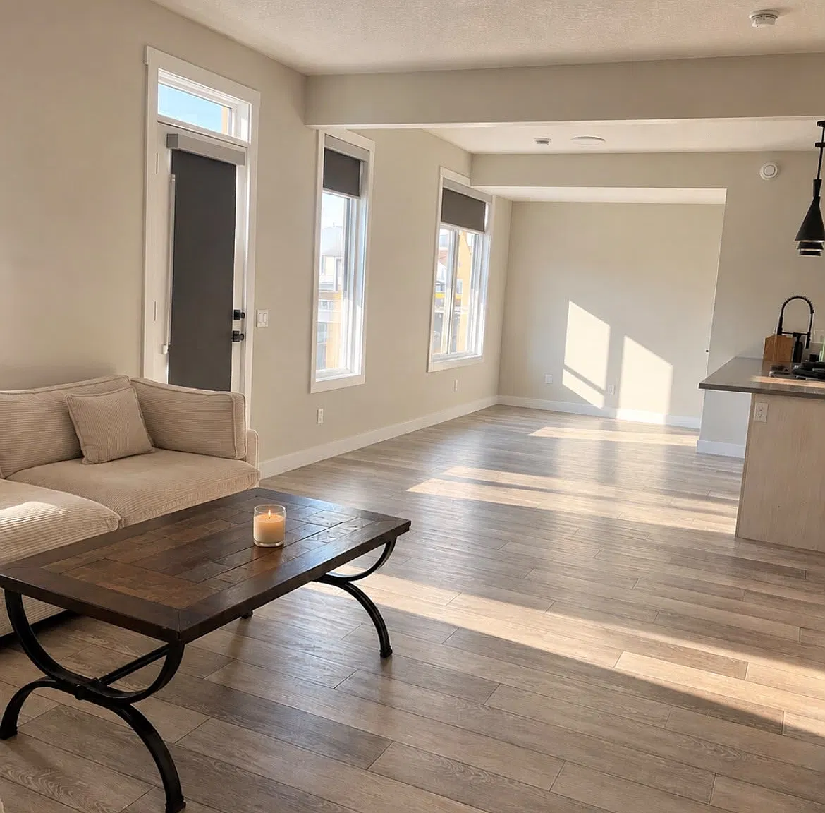 E Sage Meadows Cir NW, Calgary — Photo 2