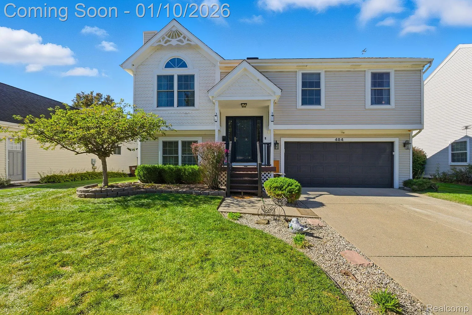 484 Waterbury Ct photo 1