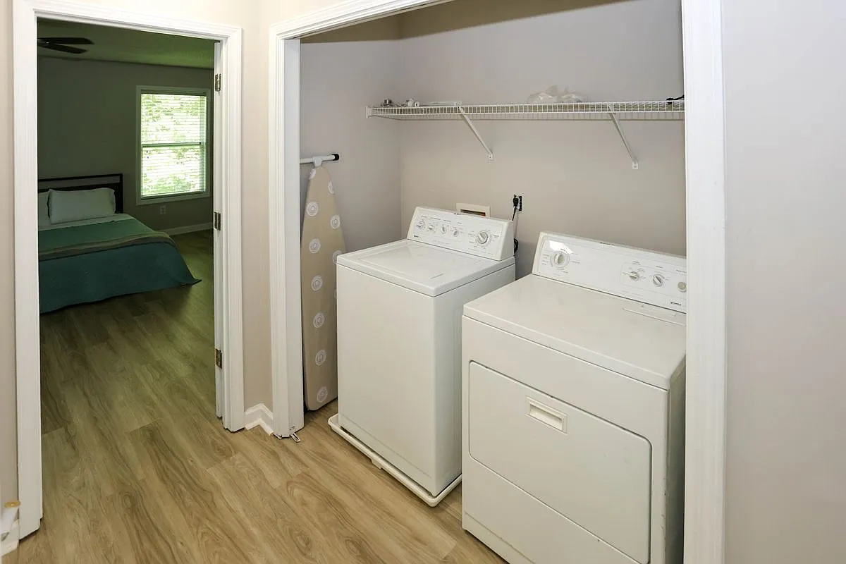 2 bed, 2.5 bath, 1680 sqft, $1,900 — Photo 3