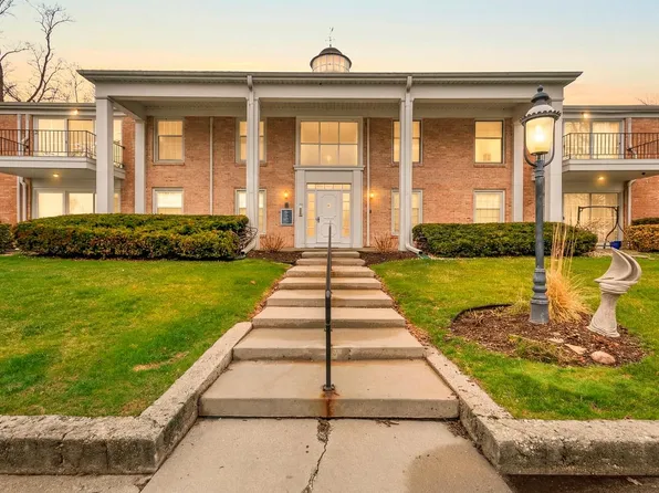 1305 West Main STREET #202, Lake Geneva, WI 53147