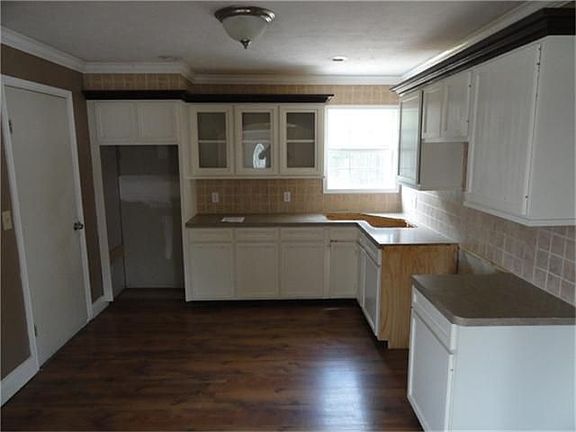 4th image of 1441 13th St