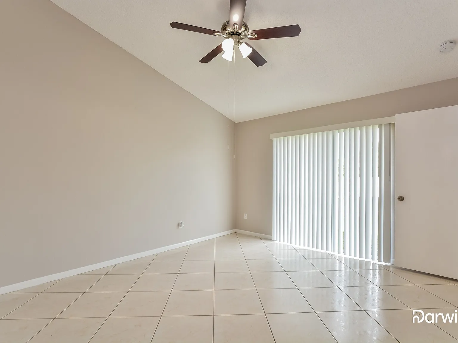 3 bed, 2.0 bath, 1713 sqft, $2,299 — Photo 3