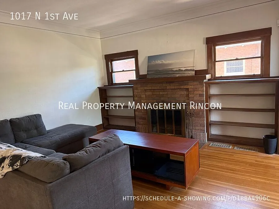 Gorgeous 5 Bedroom West University Historic Bungalow! — Photo 2