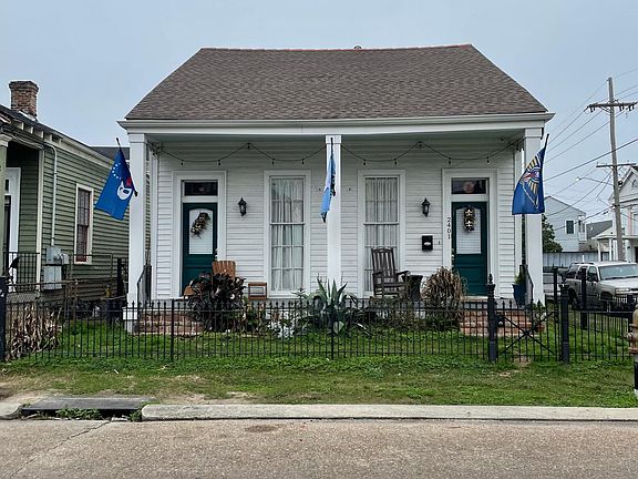 2nd image of 2401 Annunciation St