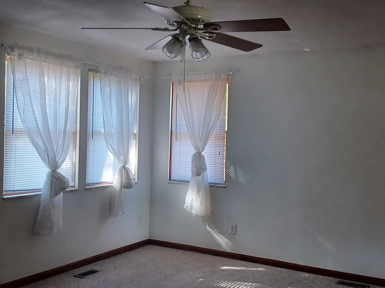 3 bed, 2000 sqft, $1,700 — Photo 3