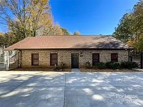 1804 Lucas Ln — Photo 10