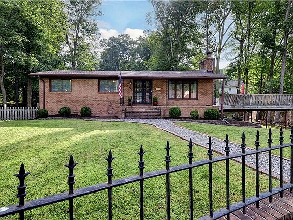 4th image of 156 Barksdale Dr
