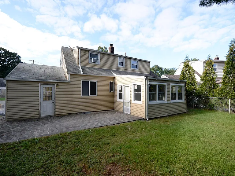 38-49 Vanore Dr — Photo 26