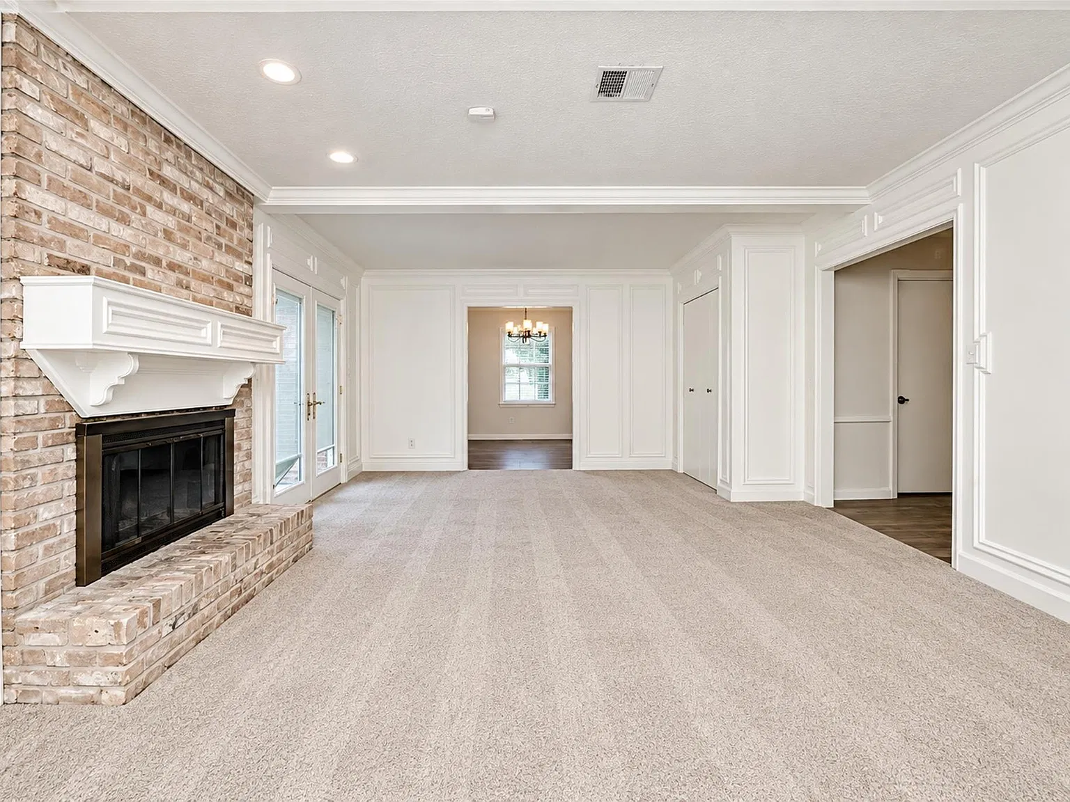 4 bed, 2.5 bath, 2628 sqft, $2,600 — Photo 4