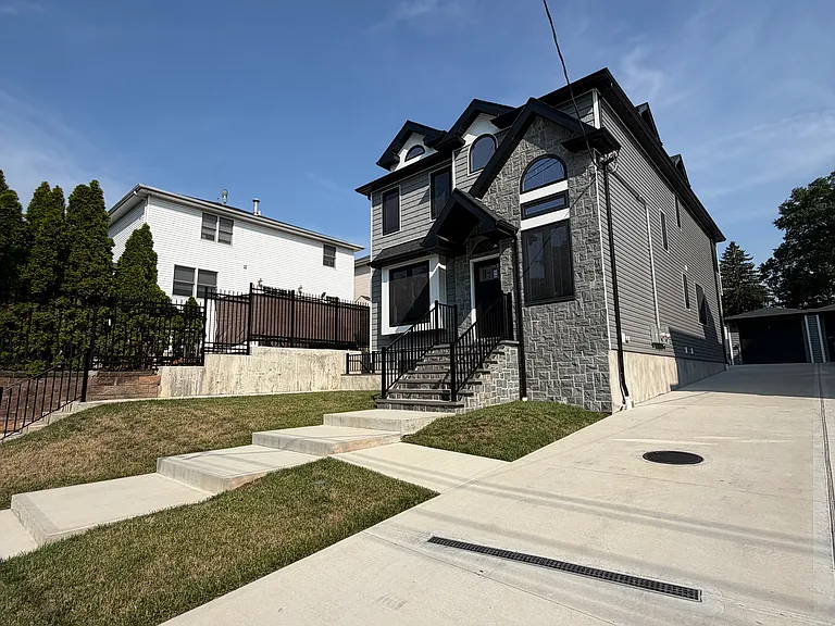 Amboy Rd — Photo 2