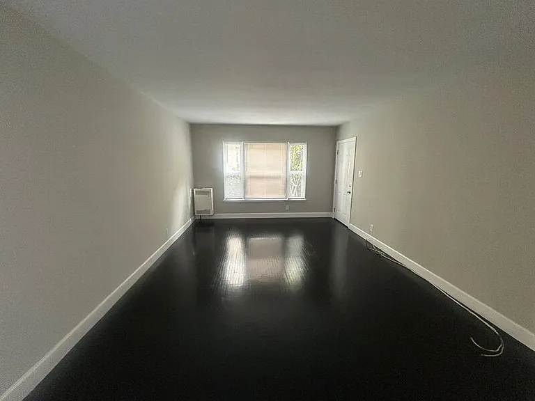 1323 S Highland Ave — Photo 2