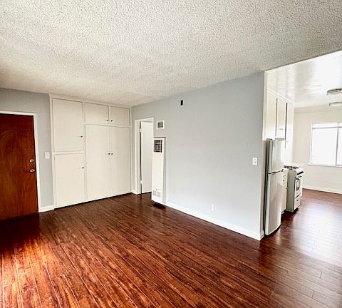 2nd image of 3002 Honolulu Ave #17