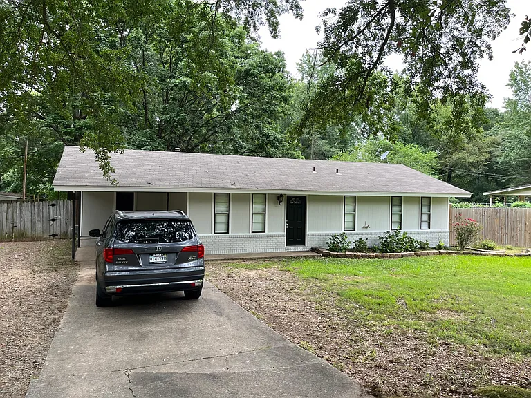 209 Rita Dr — Photo 2