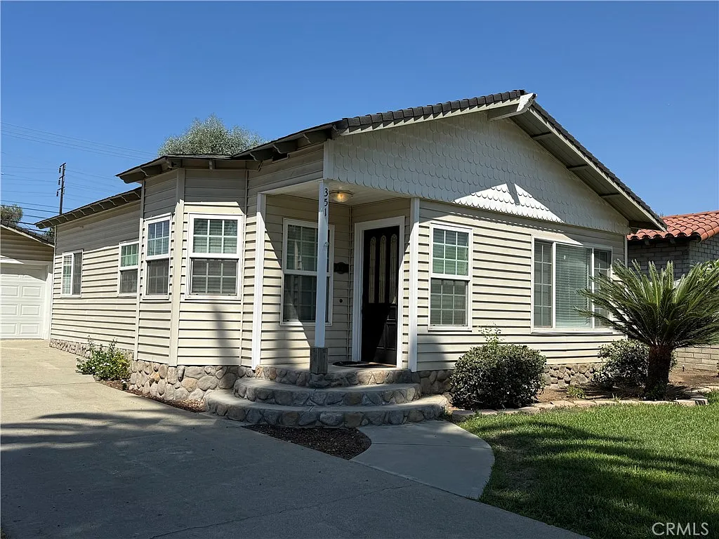 4 bed, 1300 sqft, $3,400 — Photo 2