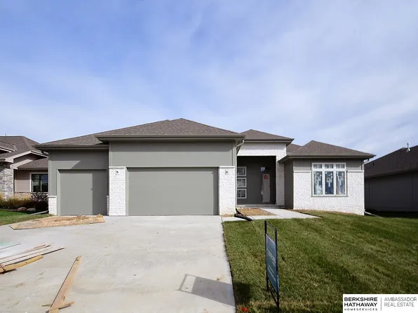 10104 117th St, Papillion, NE 68046