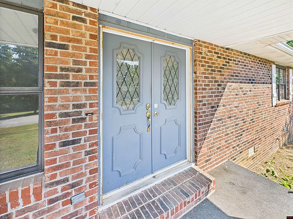 3rd image of 1138 Meadowcrest Dr